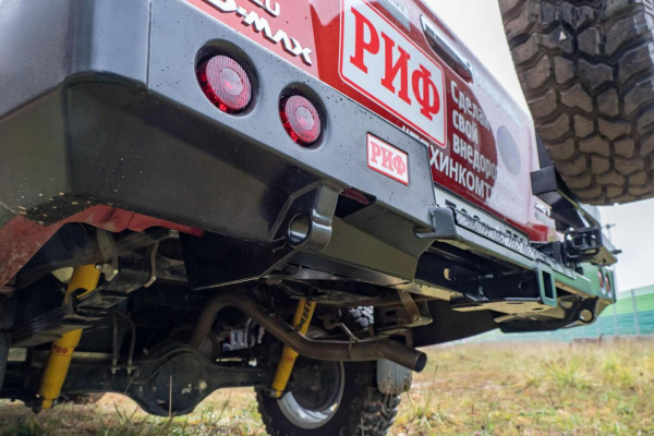 Бампер РИФ силовой задний Isuzu D-MAX (2012-2020) с квадр. под фаркоп, калиткой и фонарями стандарт