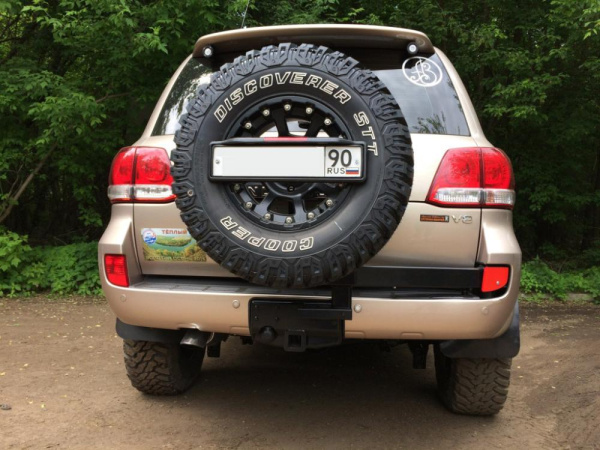 Калитка РИФ с квадратом под фаркоп в штатный задний бампер Toyota Land Cruiser 200 (под штатн. диск)