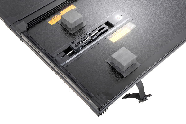 Крышка кузова РИФ для Dodge Ram 2009 с рембоксами, трёхсекц. 1763х1346 мм, алюм., черная (5,8 ft)