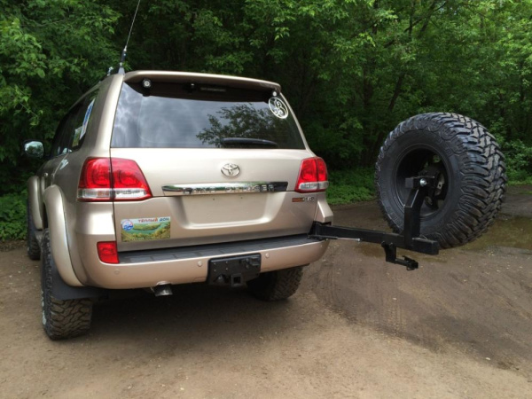 Калитка РИФ с фаркопом в штатный задний бампер Toyota Land Cruiser 200 2008-2015, под нештат. колесо