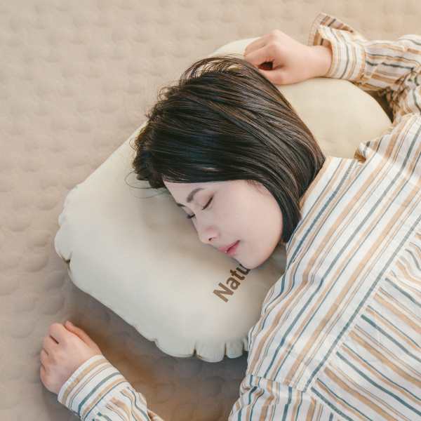 Подушка надувная Naturehike 52х32x12 см, бежевая