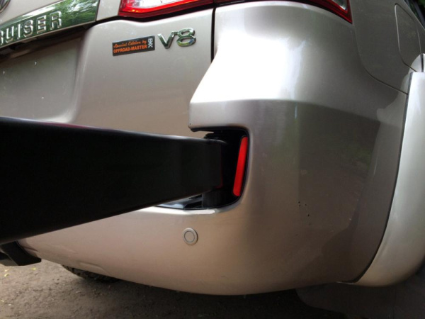 Калитка РИФ с фаркопом в штатный бампер Toyota Land Cruiser 200 2008-2015 под нештатное колесо, с подсветкой номера