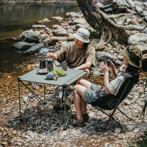 Стол туристический Naturehike Yamami L03 алюминиевый, 52,5х52,5х42 см, складной, титаниум