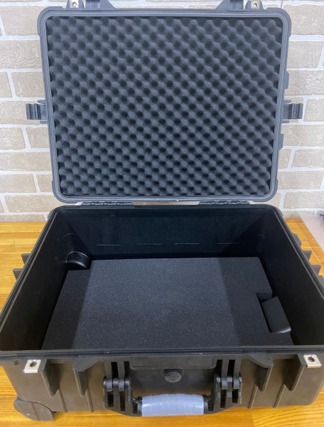 1 Кейс защитный ударопрочный РИФ 560х455х265 мм на колесах с телескопической ручкой (уценка)