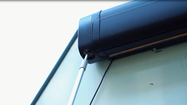 3 Маркиза автомобильная РИФ 2,0х1,5 м кассетная, привод механический, ручной, корпус белый