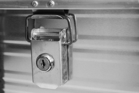 Ящик алюминиевый РИФ с замком 902х495х379 мм (ДхШхВ) Ящик алюминиевый РИФ с замком 902х495х379 мм (ДхШхВ)