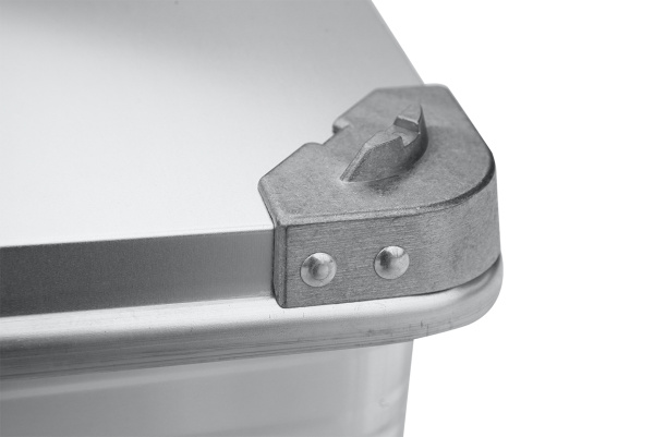 Ящик алюминиевый РИФ с замком 782х385х379 мм (ДхШхВ) Ящик алюминиевый РИФ с замком 782х385х379 мм (ДхШхВ)