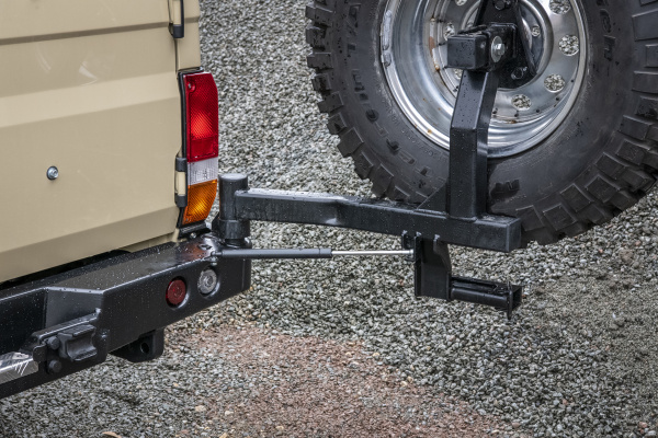 Бампер РИФ силовой задний Toyota Land Cruiser 78 с квадратом под фаркоп, калиткой и фонарями