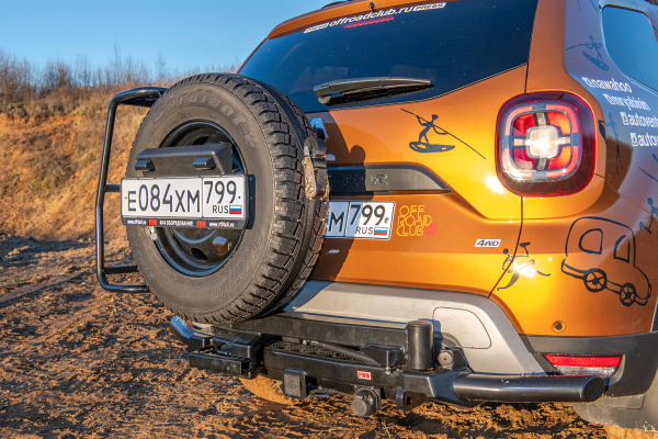 Бампер задний силовой/защита штатного бампера РИФ Renault Duster 2015-2020 c квадратом под фаркоп, калиткой, подсветкой номера
